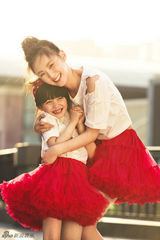 组图：毛林林“亲子”写真 与张籽沐宛如母女