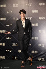 组图：林佑威胡宇崴宥胜宣传新剧笑组团体