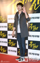 组图：池昌旭金素贤等助阵《A Hard Day》试映