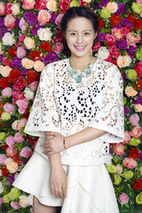 组图：王力可时尚大片曝光 化身花仙子尽显炫丽