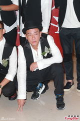 组图：郑希怡大婚热吻老公 欲为阿娇牵红线