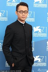 组图：《黄金时代》许鞍华搂冯绍峰汤唯露笑容