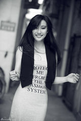 组图：刘璐珈黑白写真曝光 清新甜美妩媚撩人