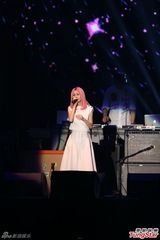 组图：摇滚犀利趴登小巨蛋 五月天黄贯中亮相