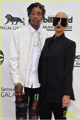 组图：公告牌红毯群星璀璨 夏奇拉洛佩兹斗性感