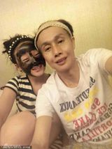 组图：55岁邓建国三吃嫩草 新女友为19岁高中生