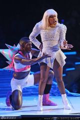 组图：Gaga演唱会现场豪放换装 爆乳网袜夺人眼