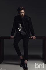 组图：帝国之子展熟男魅力 散发夏日香气