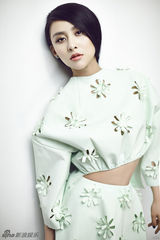 组图：贾青清新时尚大片 镂空雕花潮味十足