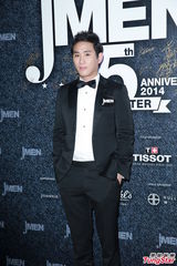 组图：许志安出席颁奖礼 混血模特真空上阵走光