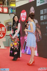 组图：萨顶顶个唱望邀陈奕迅 打算未来定居香港