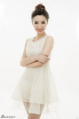 组图：马晓灿写真曝光 白裙出镜显清新自然