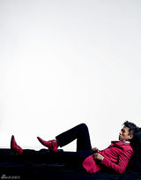 组图：邓超抢眼杂志大片 镜头直抵不安分灵魂