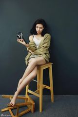 组图：菅韧姿慵懒写真 清新调皮演绎性感女人