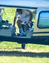 59岁比尔盖茨全家悠闲度假 开直升机返游艇(图)