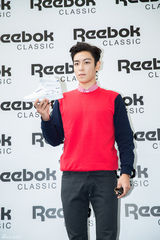 独家：BigBang成员Top帅气办签名会