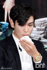 组图：崔胜贤Top宣传19禁新片与申世京谈笑