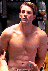 组图：“美队”半裸换装显性感 网友艳羡造型师