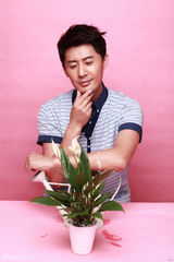 组图：张天其最新写真 尽显邻家暖男气质