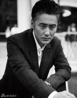 组图：吴秀波登杂志封面 剃胡须演绎英伦风