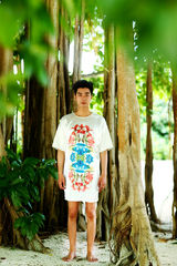 组图：袁成杰海岛风写真 尽显熟男迷人气息