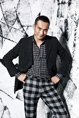 组图：黄觉怪咖奶爸写真玩转另类时尚