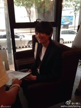 组图：古川雄辉北京拍戏 女主张辛苑贴心送麻将