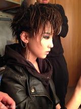 组图：谢楠史上最叛逆造型曝光 演绎不良少女