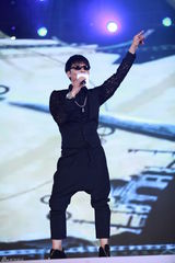 组图：何炅叶璇许茹芸等群星出席时尚盛典