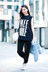 组图：景甜夏日时髦俏装扮 青春如邻家女孩