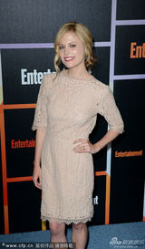 组图：吸血鬼妮娜秀性感 《权力游戏》群美争艳