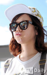 组图：少女时代赴港 泰妍恋爱后现双下巴