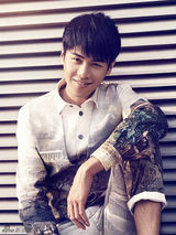 组图：张若昀时尚大片 冷峻忧郁温暖清朗