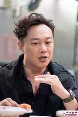 组图：陈奕迅自曝从小性格激进 曾拿刀威胁母亲