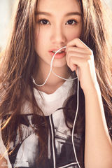 组图：程砚秋明媚写真 清新甜美无公害