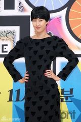 组图：李孝利出席发布会 低胸短裙性感十足