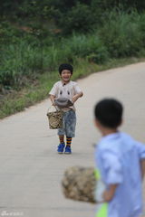 组图：多多贝儿集市风波显情深 复古运动会欢乐