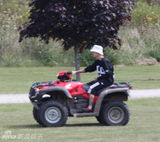 组图：贾斯汀-比伯/赛琳娜-戈麦斯复合狂秀恩爱 搂腰摸臀又熊抱