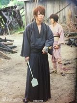 组图：《浪客剑心》佐藤健“拿什么都帅”系列