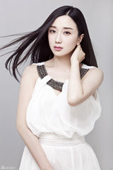 组图：《笔仙2》女鬼小艾变身四叶草气质女