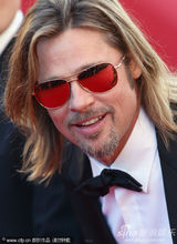 组图：皮特戛纳走秀长发黑超显帅气