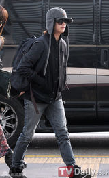 组图：韩团f(x)与miss A等亮相机场赴吉隆坡