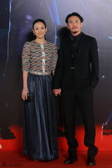 组图：《宗师》剧组压轴红毯 女星争秀美胸美背