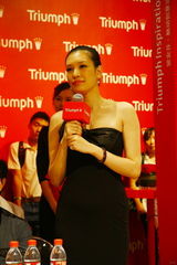 幻灯：佟晨洁做内衣大赛评委 称今年将和谢晖生宝宝