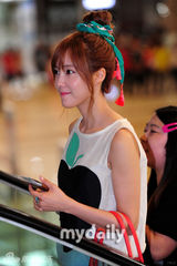 组图：韩团T-ara赴日本举办演唱会亮相机场