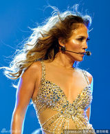 组图：洛佩兹个唱启动 紧身亮片装胸光无限