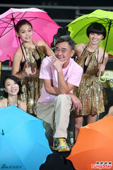 组图：陈升跨年开唱满20年 预告将唱到凌晨两点