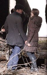 组图：朱莉匈牙利拍导演处女作 皮特随行献吻秀恩爱