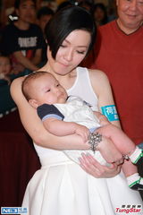 组图：田蕊妮发新碟 挺老公杜汶泽有艺德