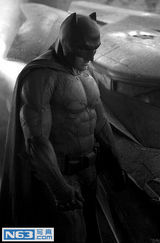 组图：新版蝙蝠侠造型曝光 阿弗莱克壮如绿巨人